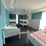 Auberge de jeunesse A07 *
