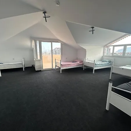 Auberge de jeunesse A07 *
